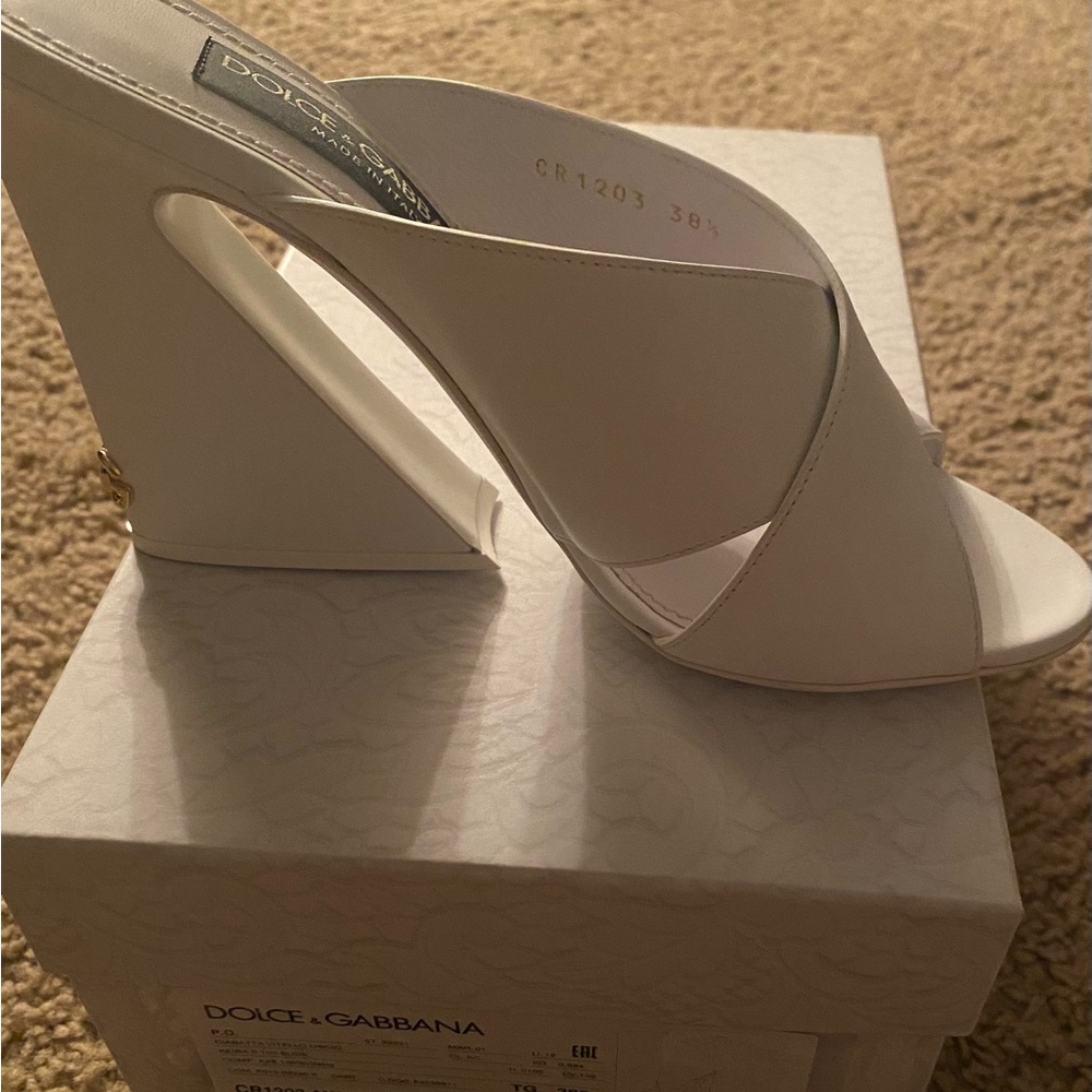 D&G wedge heels
